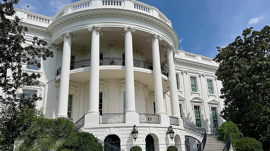 Man arrested outside WH for burning US flag hours after Trump order ...